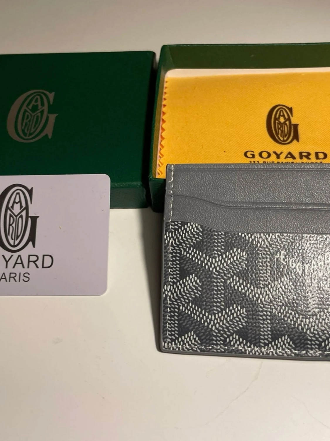 Grå kortfodral från Go4yard - 2