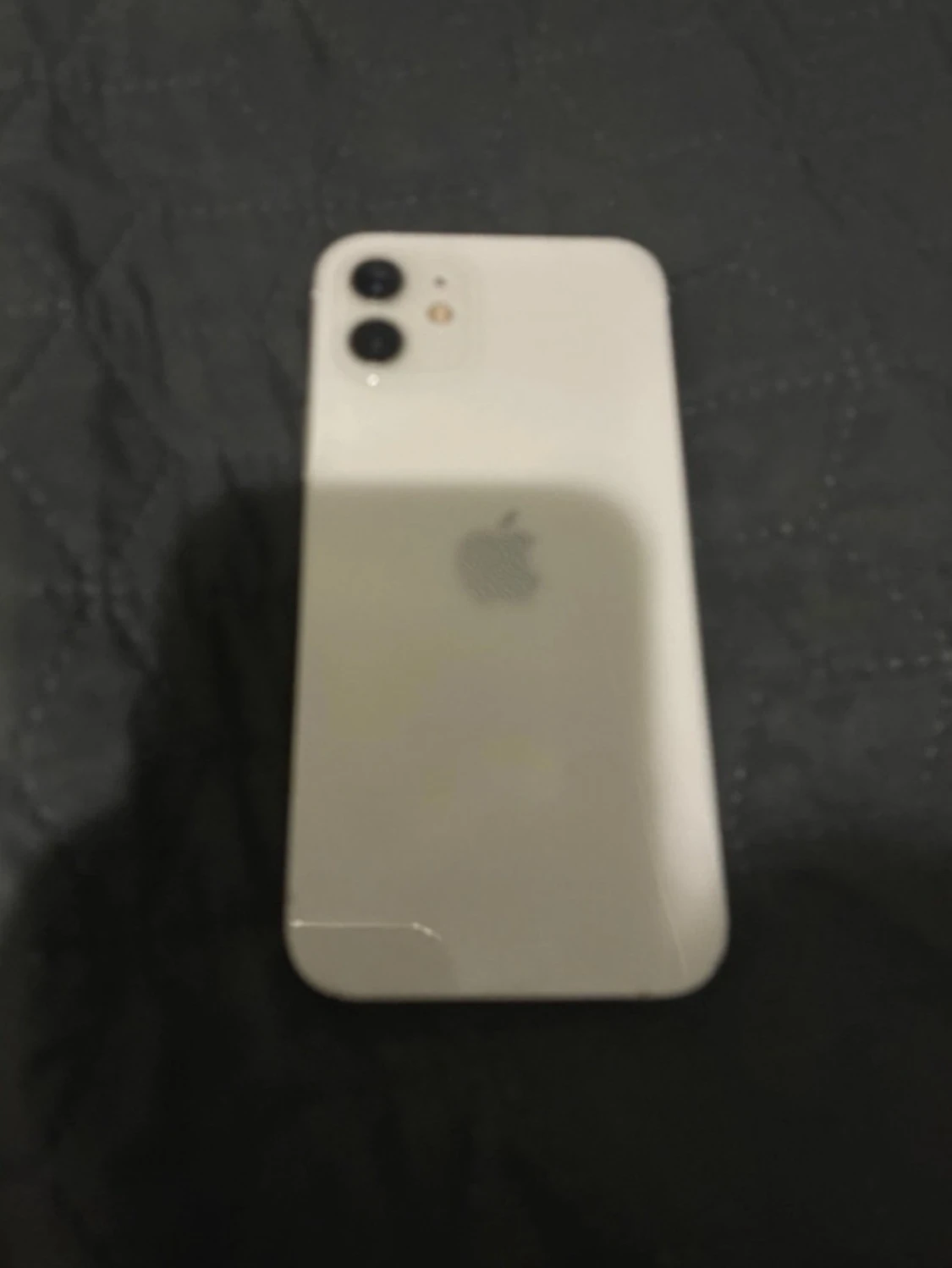 Vit iPhone 12 med dubbla kameror - 2