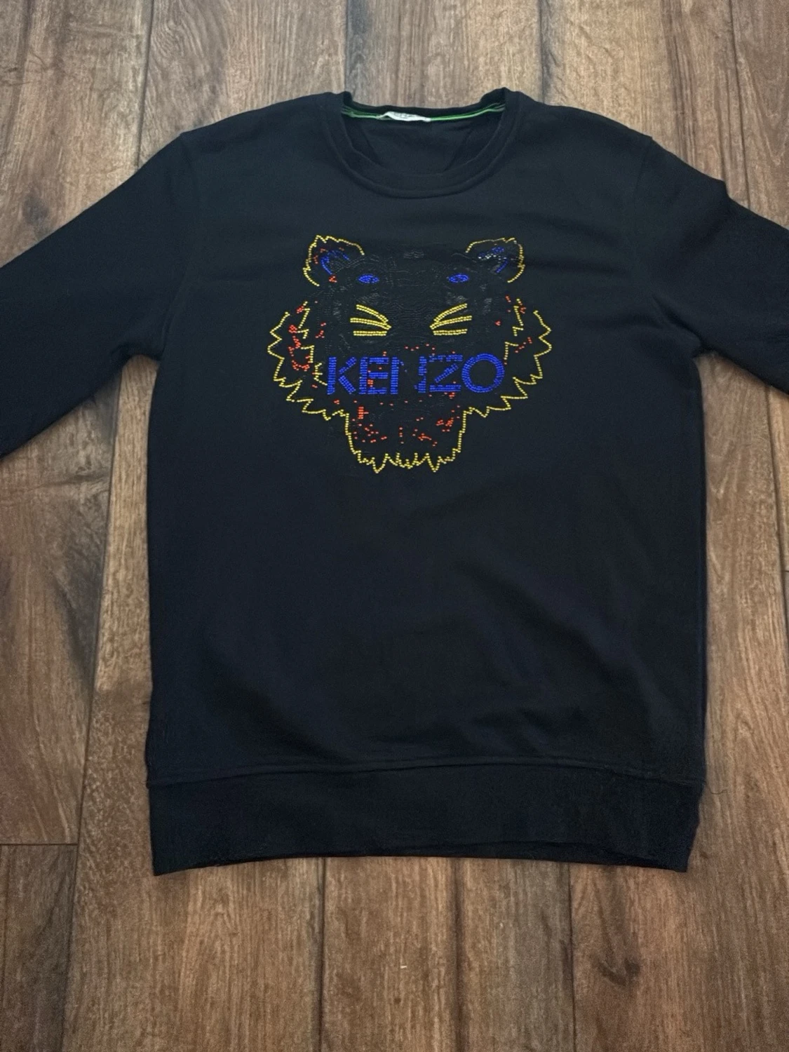 Svart sweatshirt med tiger från Kenzo