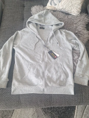 Polo zipper - Ganska ny användts litee men den är lite för liten för mig storlek S