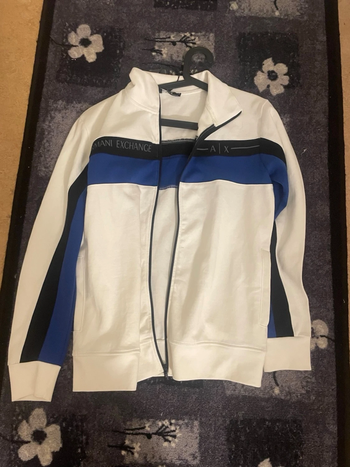 Vit och blå hoodie från Armani Exchange