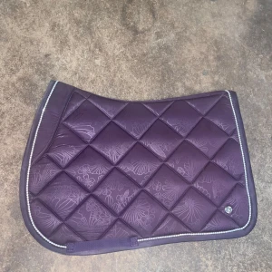 Snyggt PS schabrak - Väldigt snyggt mönstrat PS of Sweden schabrak som knappt är använd. Snyggt blommönster och färg med glitterkant. Storlek full 