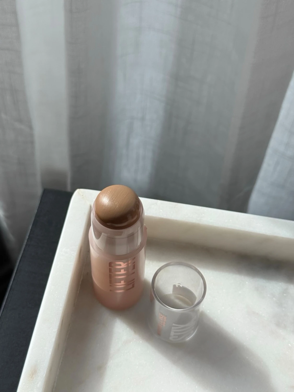 Maybelline lifter stix - 1