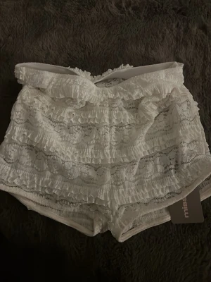 Spets shorts - Fick dem i presents, säljer för att jag har ett tap liknande och behöver pengar, dem är endast testade! Kom med pris förslag 