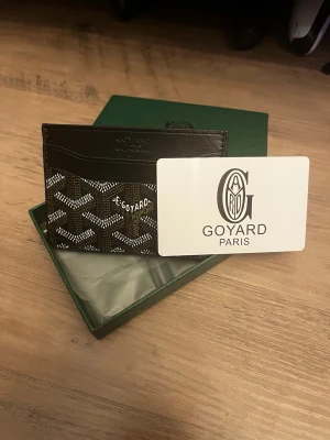 Go- plånbok - Hej, säljer ett helt nytt plånbok som är oanvänd, passar både män och kvinnor!