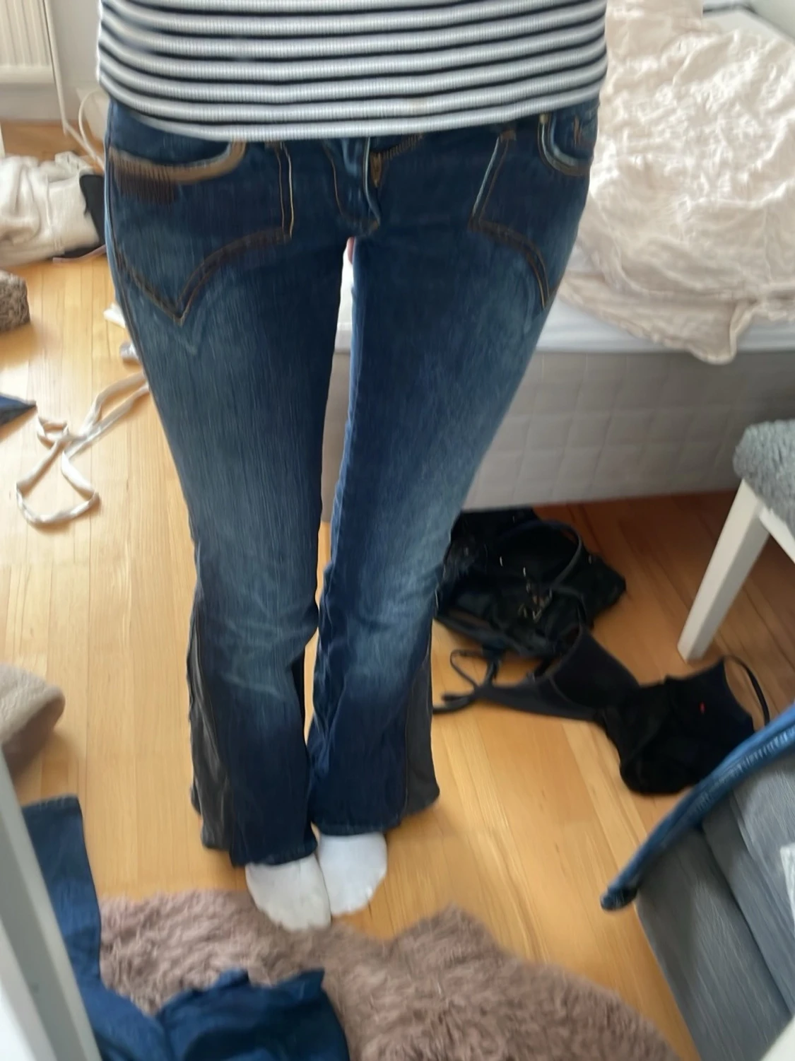 Mörkblå bootcut jeans med låg midja gjord själva  - 3