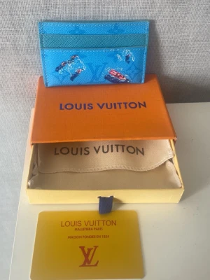 Blå  LW korthållare - Säljer en blå korthållare från LW