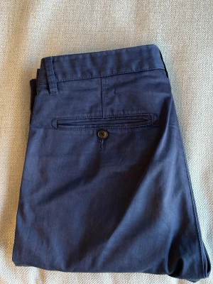 Sällsynta Acnebyxor - Säljer ett par sällsynta högkvalitativa chinos från Acne Studios. Finns ett litet hål i högra framfickan som går att sy enkelt. Nypris 3000kr. Hör gärna av dig vid frågor😁