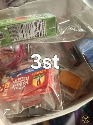 3 mistery mini brand mix - 3 mistery mini brand! (Only the mini brand not an unopend mini brand) I will throw in some freebies!  3 mystiska mini brand! (Bara mini brand, inte en oöppnat mini brand) Jag slänger in lite gratisprylar!