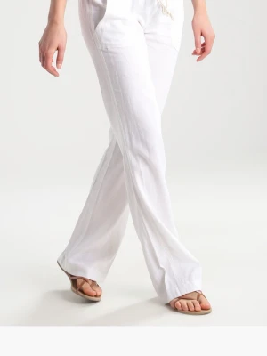 Linnebyxor  - Säljer dessa vita linnebyxor från Roxy i storlek S, prislappen är kvar och de är aldrig använda så väldigt gott skick. Skriv privat för mer bilder!!🤗🤗