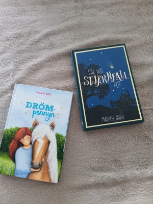 Barnböcker - Säljer nu två superfina och välvårdade böcker som passar perfekt för alla små som älskar hästar och äventyr. 🦄✨️Perfekt läsning för mysiga kvällar! 75 kr+ frakt för båda❤️