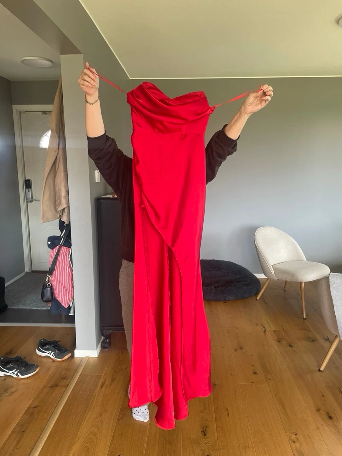 Röd balklänning – perfekt till studentbal / skolavslutning  - 4