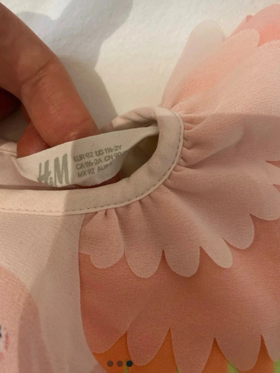 Pastellrosa klänning med papegojor - 2