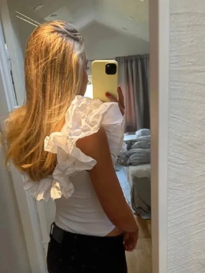 Vit Zara body - Sååå söt populär body från Zara i fint skick💗