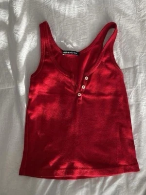 Röd Topp  - Superfin topp i st xs, bra skick💕 