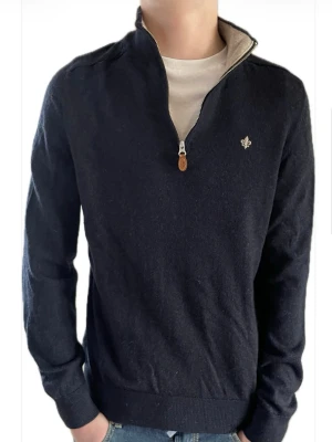 Morris halfzip i merinoull  - Toppenskick 100% merinoull Passar S, modellen är 177cm lång Priset går att diskutera Fråga om du har någon fundering