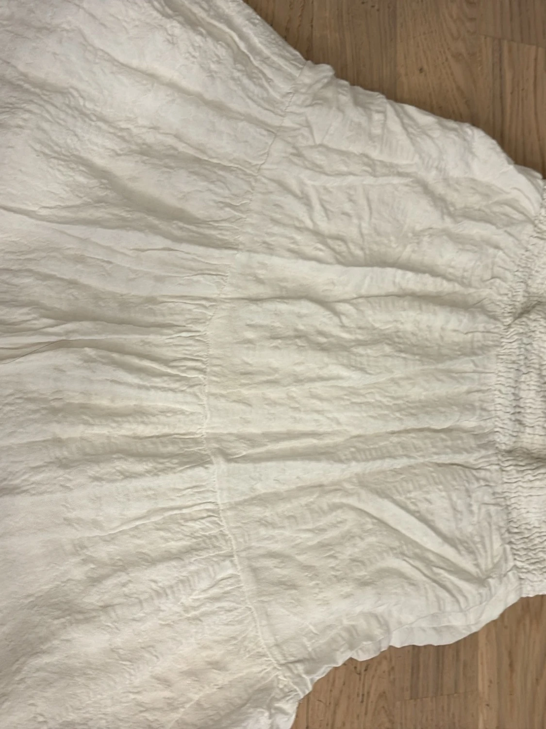 Vit kortklänning med volanger - 2