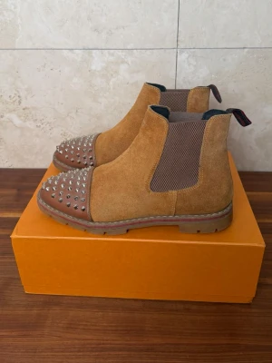 Christian Louboutin boots  - Cl boots. Super skick med dustbag. Pris 2290kr storlek 42/43. Finns att köpa på våran hemsida, Fashionels.com