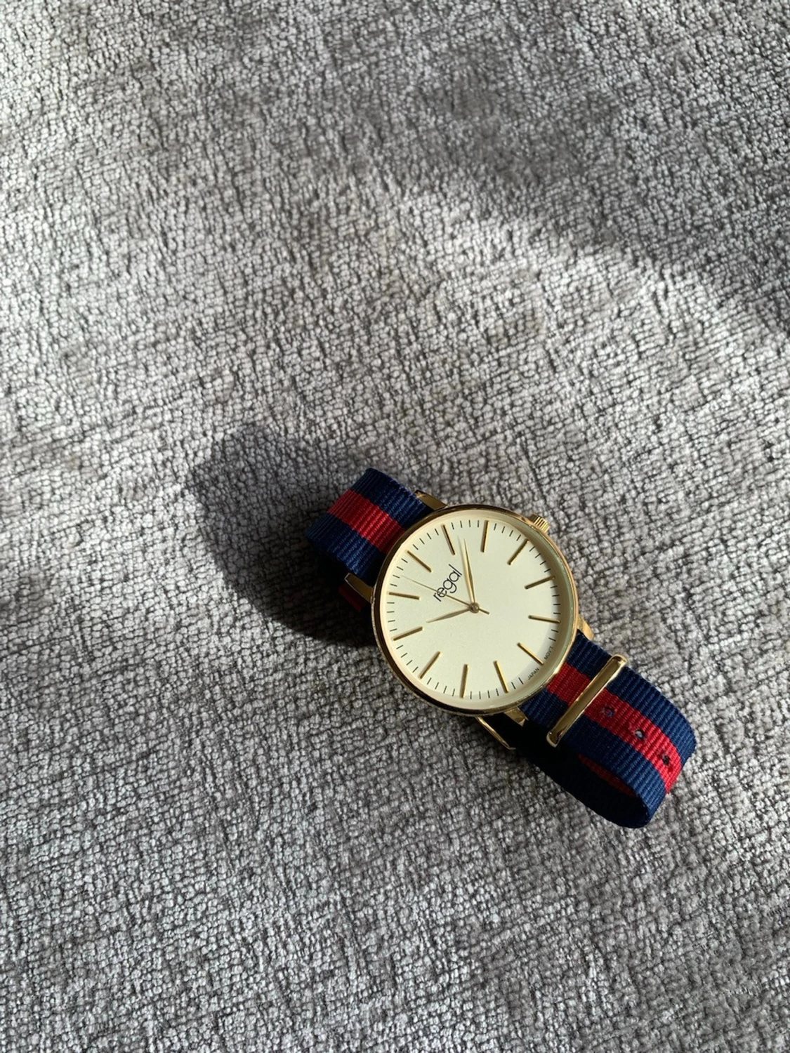 Regal klocka med randigt band - 2