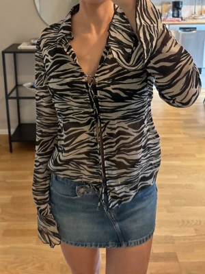 Oanvänd blus / topp från BIKBOK stl XS - Oanvänd blus / topp från BIKBOK stl XS