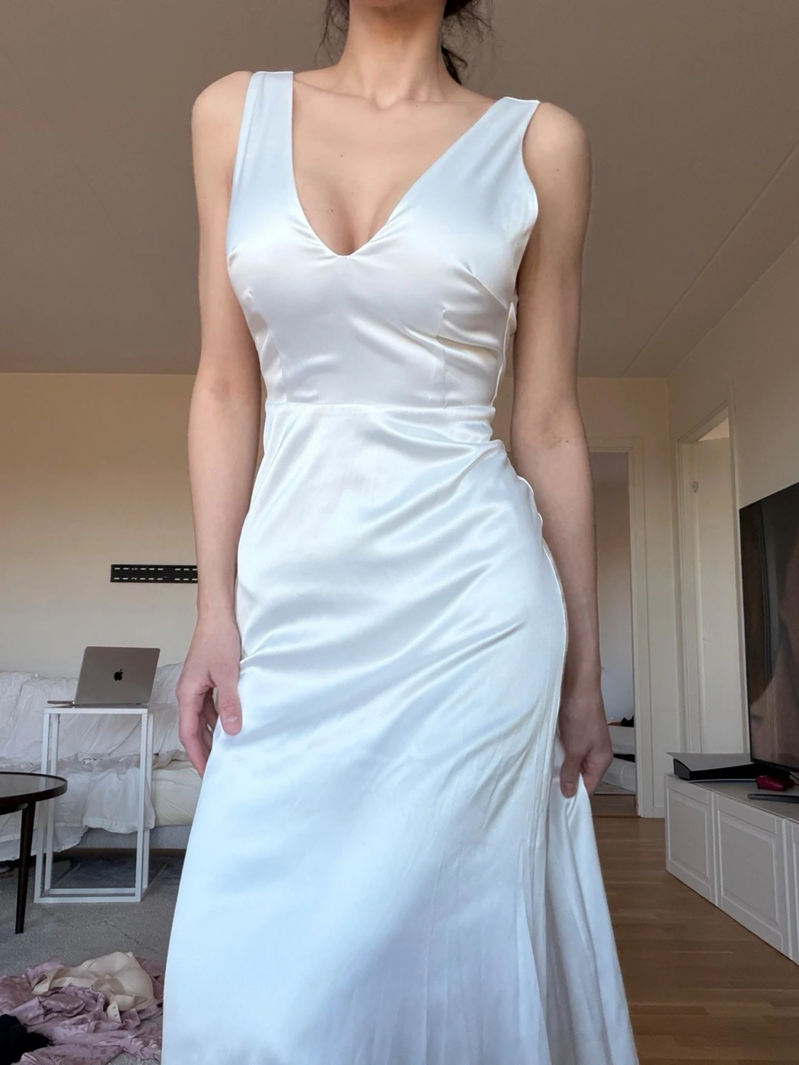 Vit långklänning i satinlook