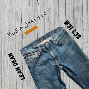 Nudie Jeans Lean Dean  - Tjena säljer denna jätte snygga och knappt använda nudie jeansen i Lean Dean modell i storleken W31 L32. Jeansen har en tvär snygg fade och design. Skriv gärna vid intresse!