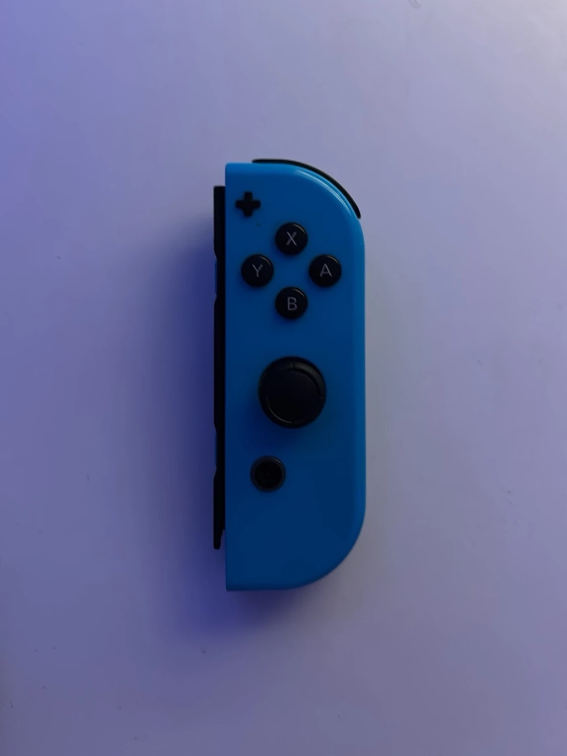 Nintendo Switch med neonröda och blå Joy-Con - 4