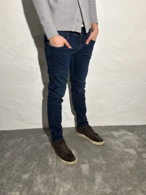 Replay jeans  - Ett par snygga jeans från Replay i storlek W34 L32 i modellen anbbas 