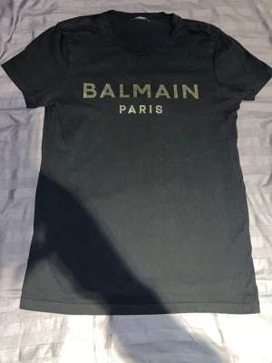 Svart Balmain Paris t-shirt - Storlek s