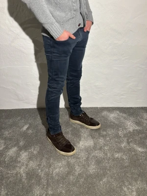 Replay jeans  - Ett par snygga jeans från Replay i storlek W31 L32 i modellen Anbbas 