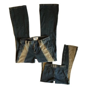 Blåa/ beiga lowwaist bootcut/ flare jeans, y2k/ cyber/ alt/ 2000tal/ 2000s/ 00s/ 00tal/ 2006/ 2007/ 2008/ 2009 - .