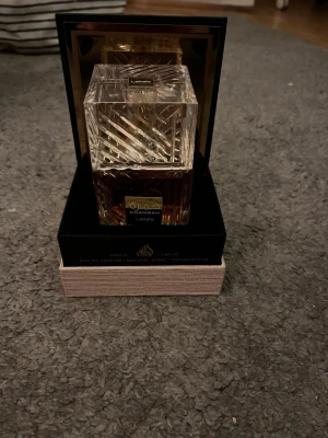 Lattafa Khamrah edp  - Lattafa Khamrah Edp med ca 98 ml kvar, kommer med orginal förpackning. Skriv vid funderingar👍