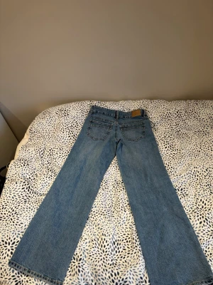 Ultra low wide jeans från Gina Tricot - I storlek 34 och har väldigt bra skick🥰