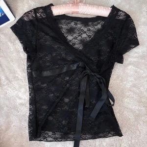 Lace top - Lace top med knyt framtill, stl xs/xxs. 