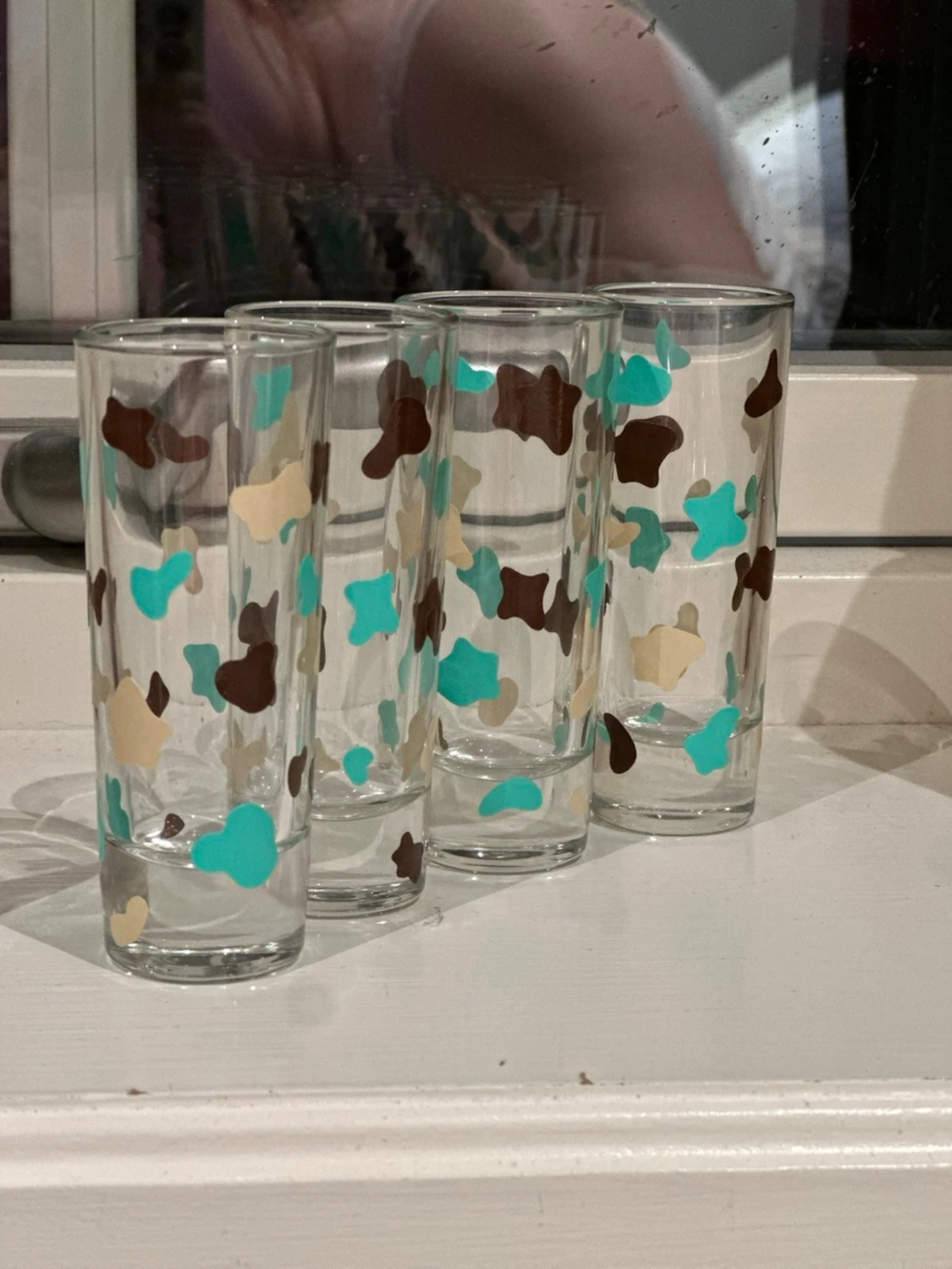Fyra shot glas med färgglatt mönster - 1