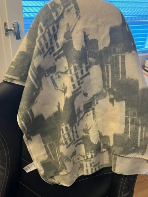 Petite wool scarf - Sjal från dobber. köpt i MQ