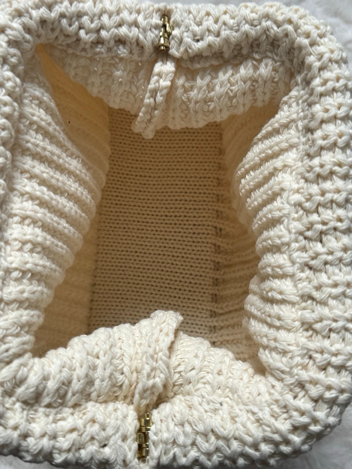 Stickad beige kuvertväska med snäckor - 4