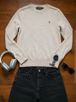 Ralph Lauren Stickad-Tröja Herr XSmall Beige  - Klassisk stickad Morris-tröja i beige färg med broderad logga på bröstet. En tidlös och stilren modell som passar perfekt till jeans, chinos eller över en skjorta. Enkel att klä upp eller ner och fungerar året runt. Kommer från ett rökfritt hem.                          Snabb leverans 📦                                        Bundledeals finns 