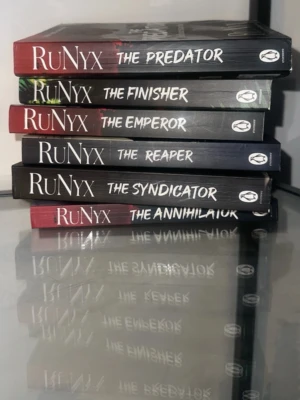 RuNyx bokserie - dark verse - Säljer en samling med sex böcker av RuNyx: The Predator, The Finisher, The Emperor, The Reaper, The Syndicator och The Annihilator. Perfekt för dig som gillar spännande och mörk skönlitteratur.