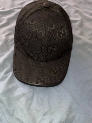 Svart monogram keps - Helt ny aldrig använd