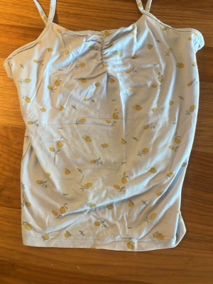 Pyjamaslinne från Lager 157. - Tight linne till ett sett, obs byxor inkluderas inte.