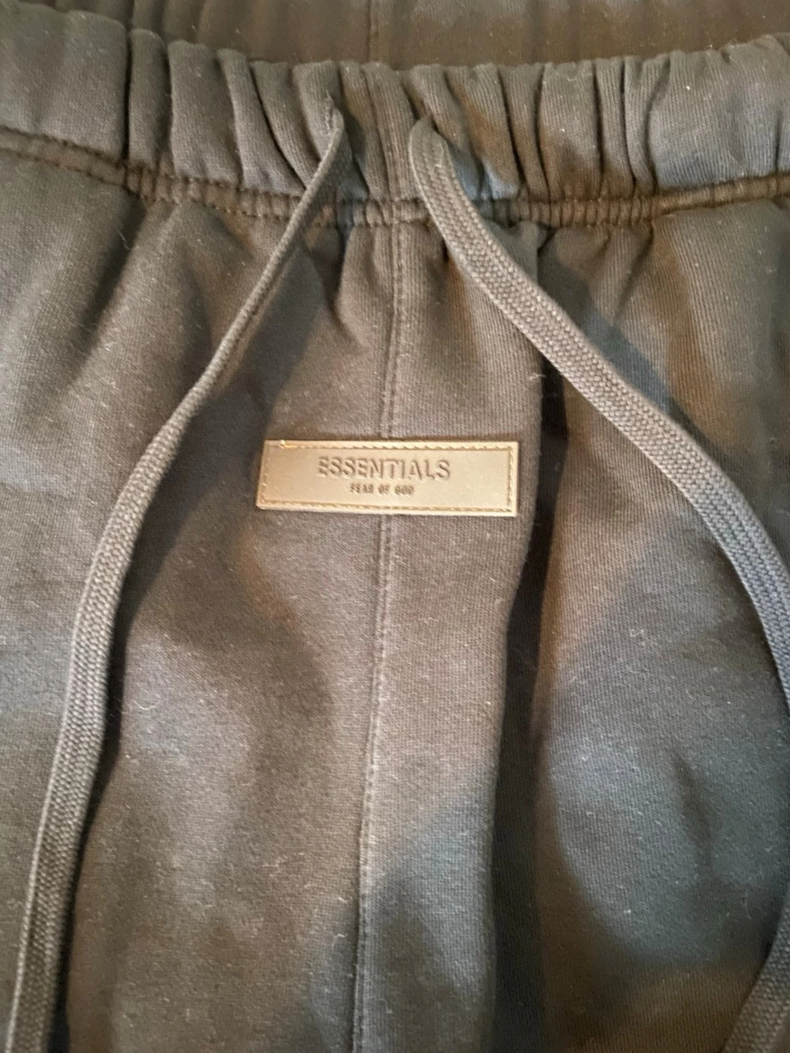 Svarta fear of god essentials mjukisshorts storlek M - 2