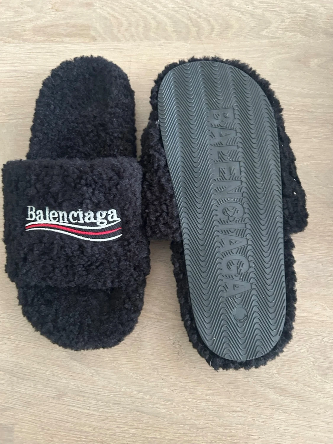 Svarta fluffiga tofflor - 2