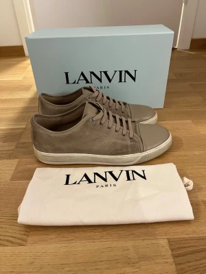 Lanvin DBB1 - Beige skor från Lanvin i bra skick, storlek 44 (UK 10)