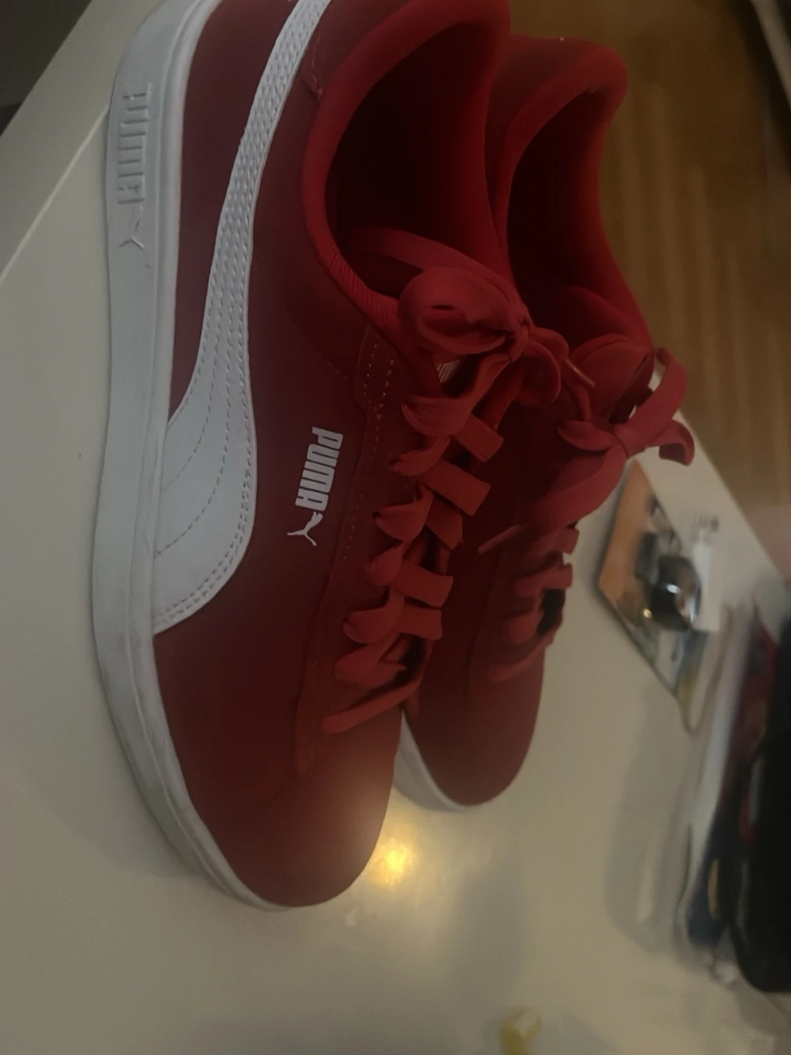 Röda Puma sneakers med vit sula - 1