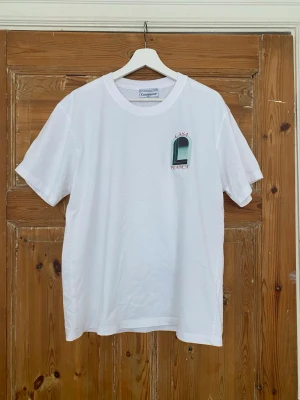 Vit Casa Blanca t-shirt  - Kommer i nytt skick kom gärna fram med frågor om du har. Tar också emot bud.