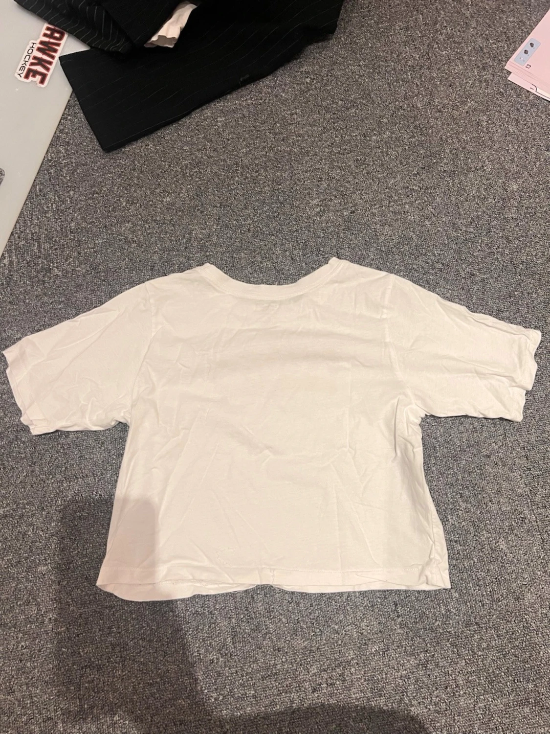 Vit Levi's t-shirt med röd logga - 1