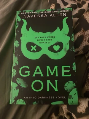 Game On av Navessa Allen - En mörk romantisk roman av Navessa Allen med titeln 'Game On' OBS: helt ny, råkade köpa denna fast jag hade redan den. 