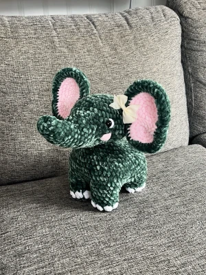 Virkad elefant  - Handgjord virkad söt liten elefant 