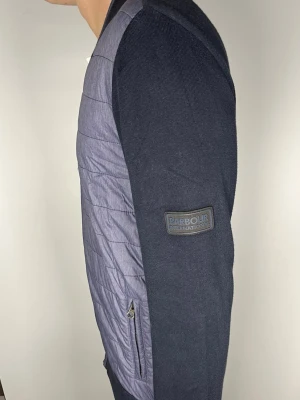 Barbour cardigan - En riktig snygg och trendig Barbour cardigan i fint skick, storlek M, vid frågor är de bara att skriva // Gramenti 